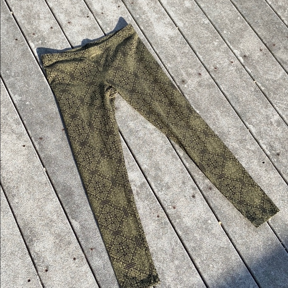 ❄️ Green and Black Patterned Leggings